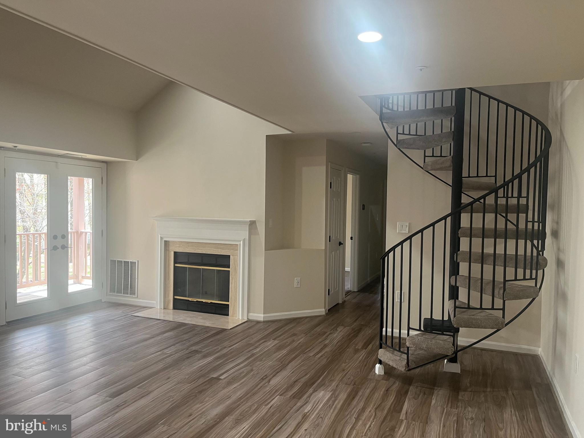 LAKE POINTE CONDOMINIUMS - Residential