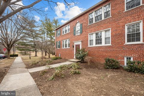 Condo For Sale - 1913 N Rhodes Street #15<br/> ARLINGTON, VA 22201