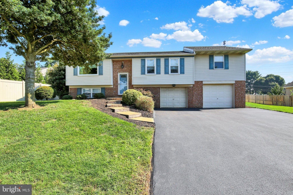Photo of 1031 Stellar Drive, MOUNT JOY, PA 17552 (MLS # PALA2095784)