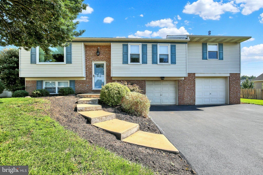 Photo of 1031 Stellar Drive, MOUNT JOY, PA 17552 (MLS # PALA2095784)