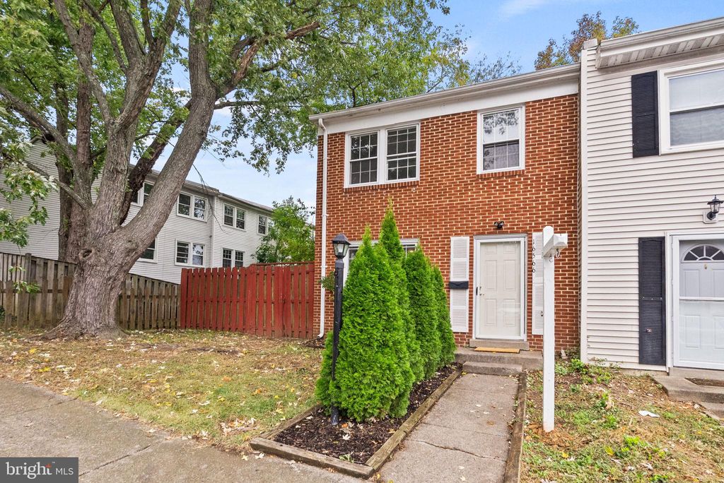 Photo of 16566 Sherwood Place, WOODBRIDGE, VA 22191 (MLS # VAPW2105920)
