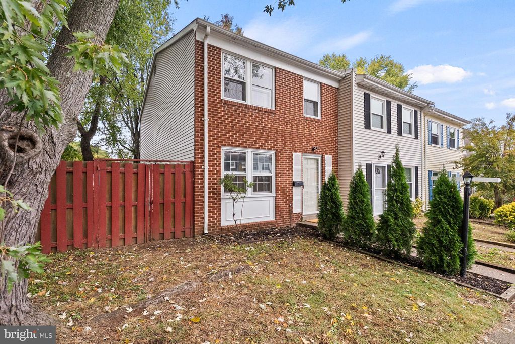 Photo of 16566 Sherwood Place, WOODBRIDGE, VA 22191 (MLS # VAPW2105920)