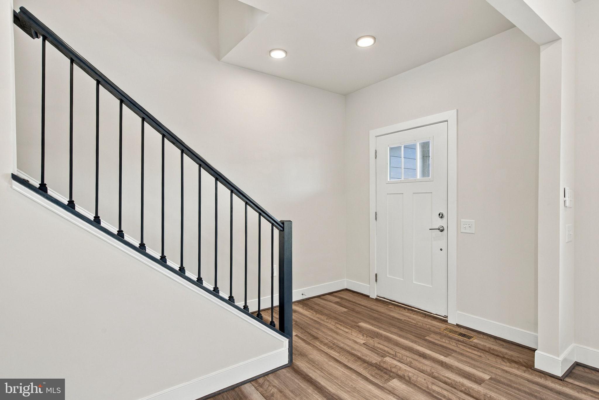 2020 SILVER SYCAMORE LANE