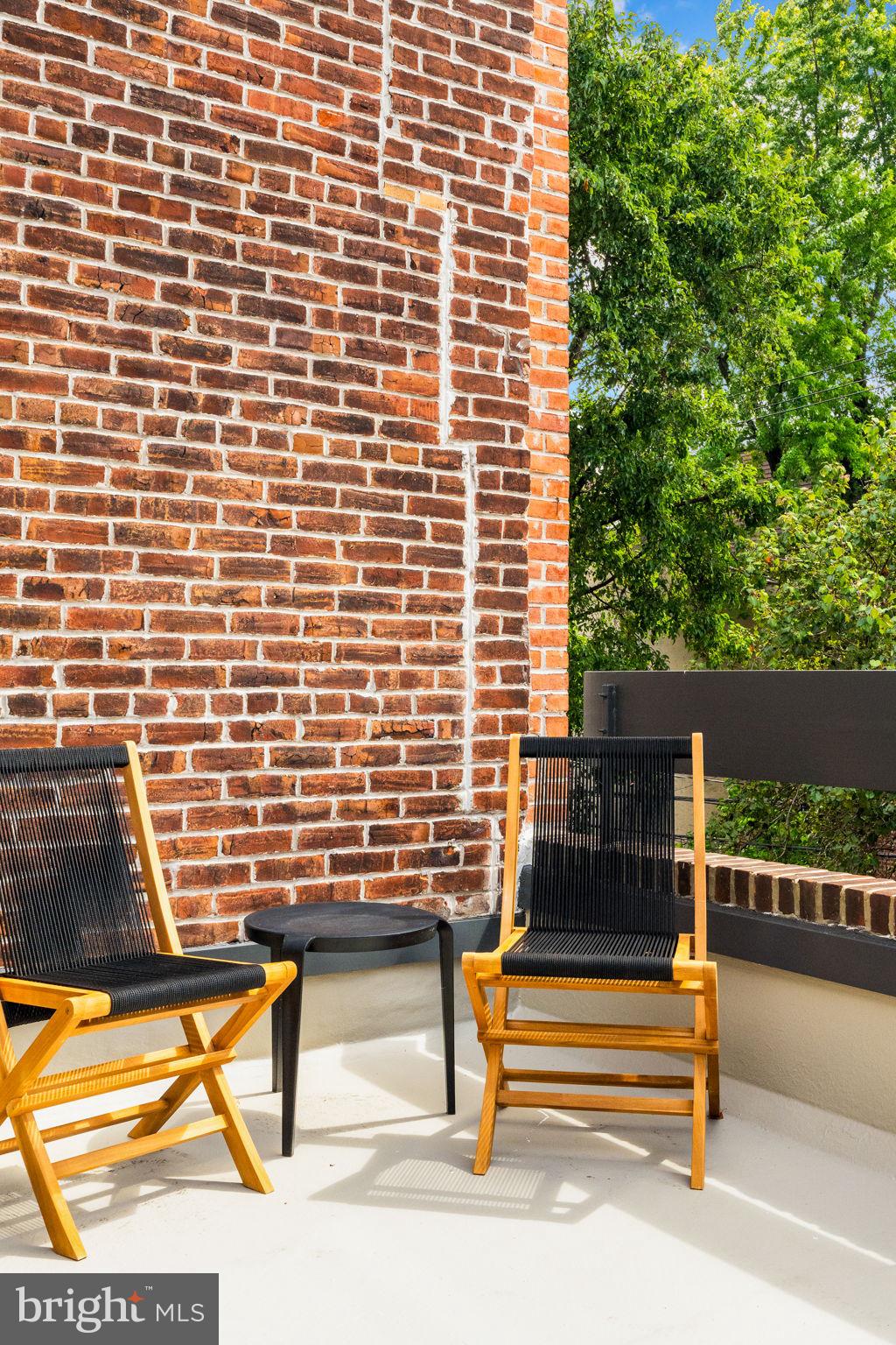 QUEEN VILLAGE - Residential