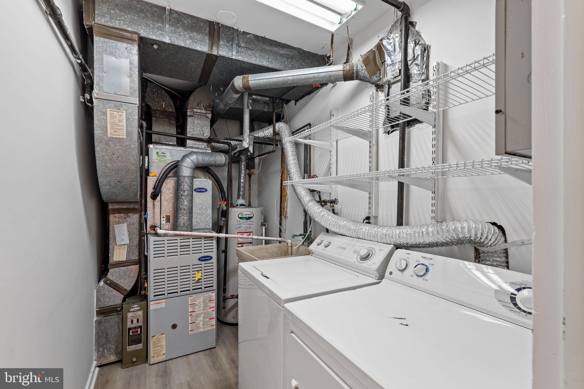 QUEEN VILLAGE - Residential