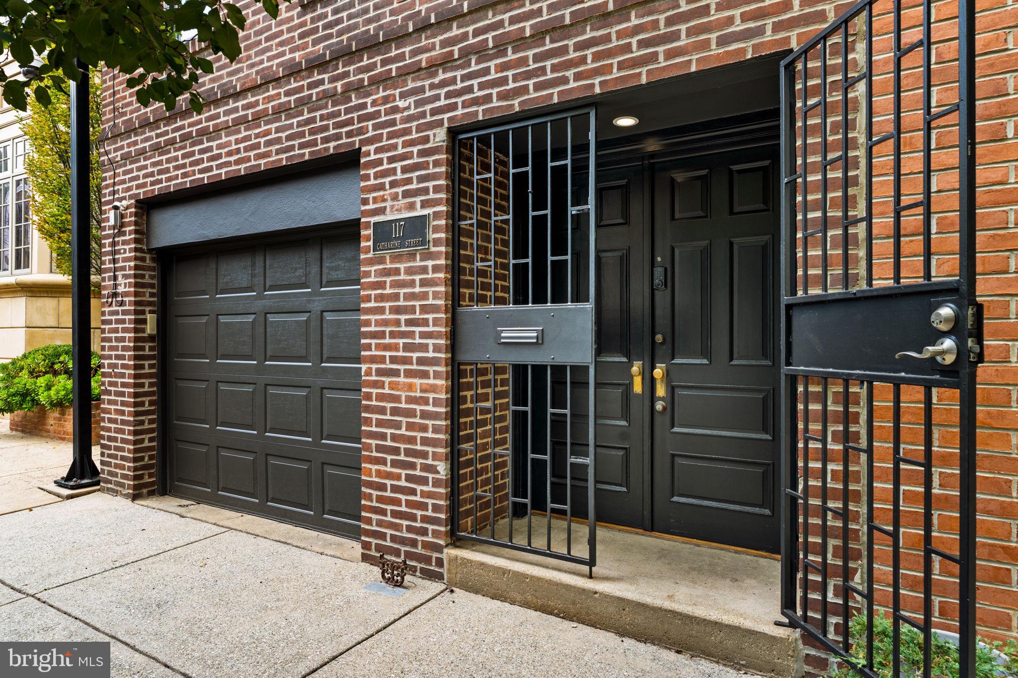 QUEEN VILLAGE - Residential