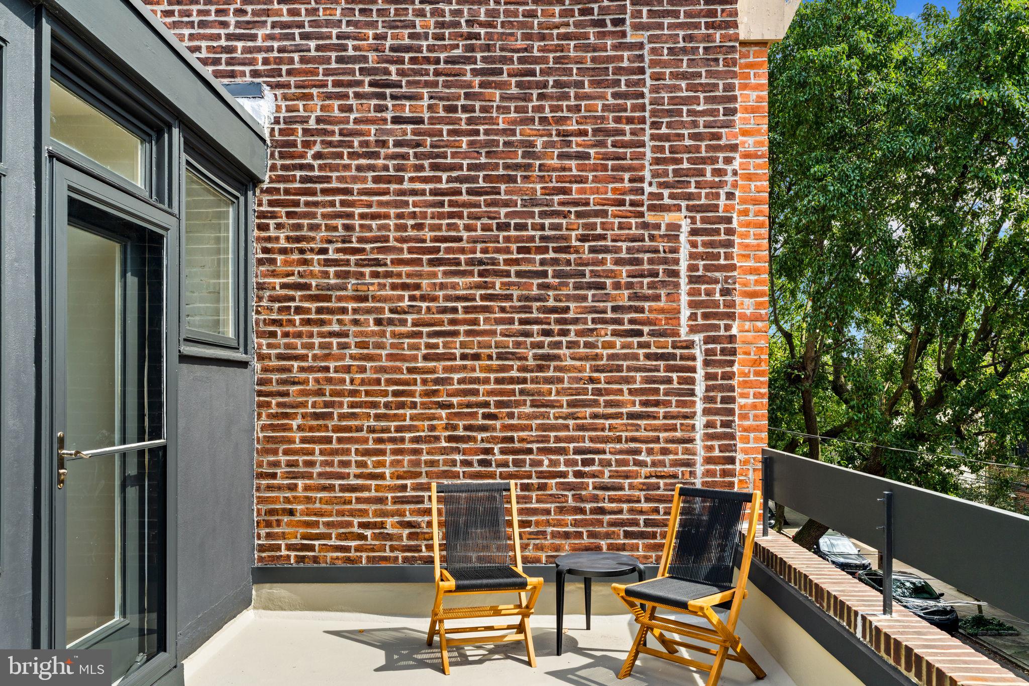 QUEEN VILLAGE - Residential