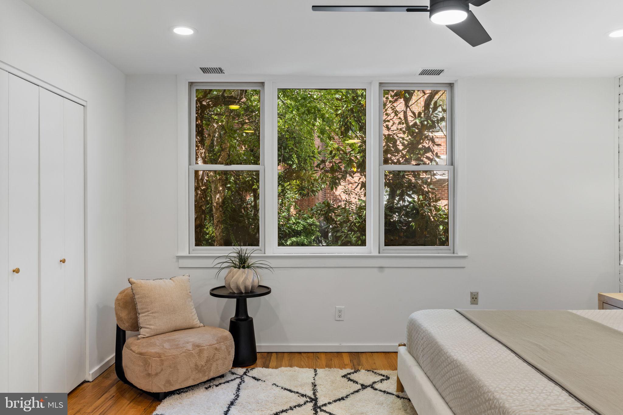 QUEEN VILLAGE - Residential