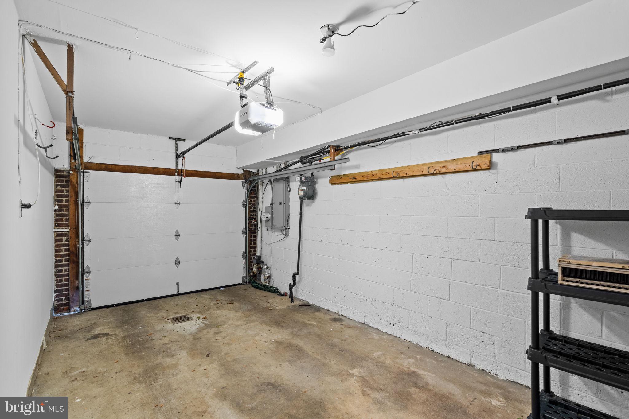 QUEEN VILLAGE - Residential