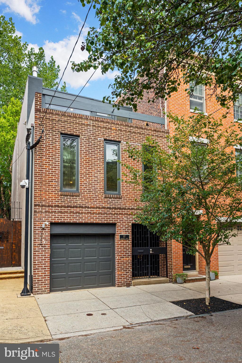 QUEEN VILLAGE - Residential