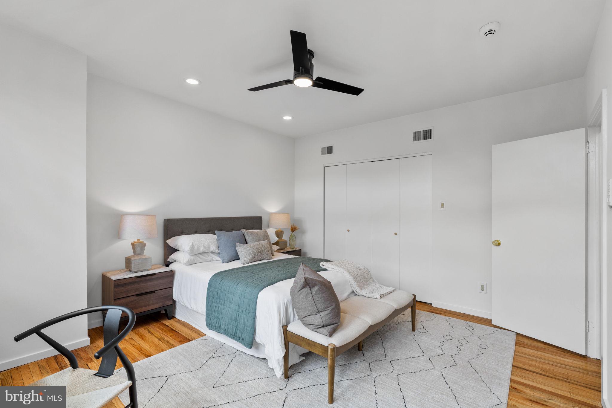 QUEEN VILLAGE - Residential