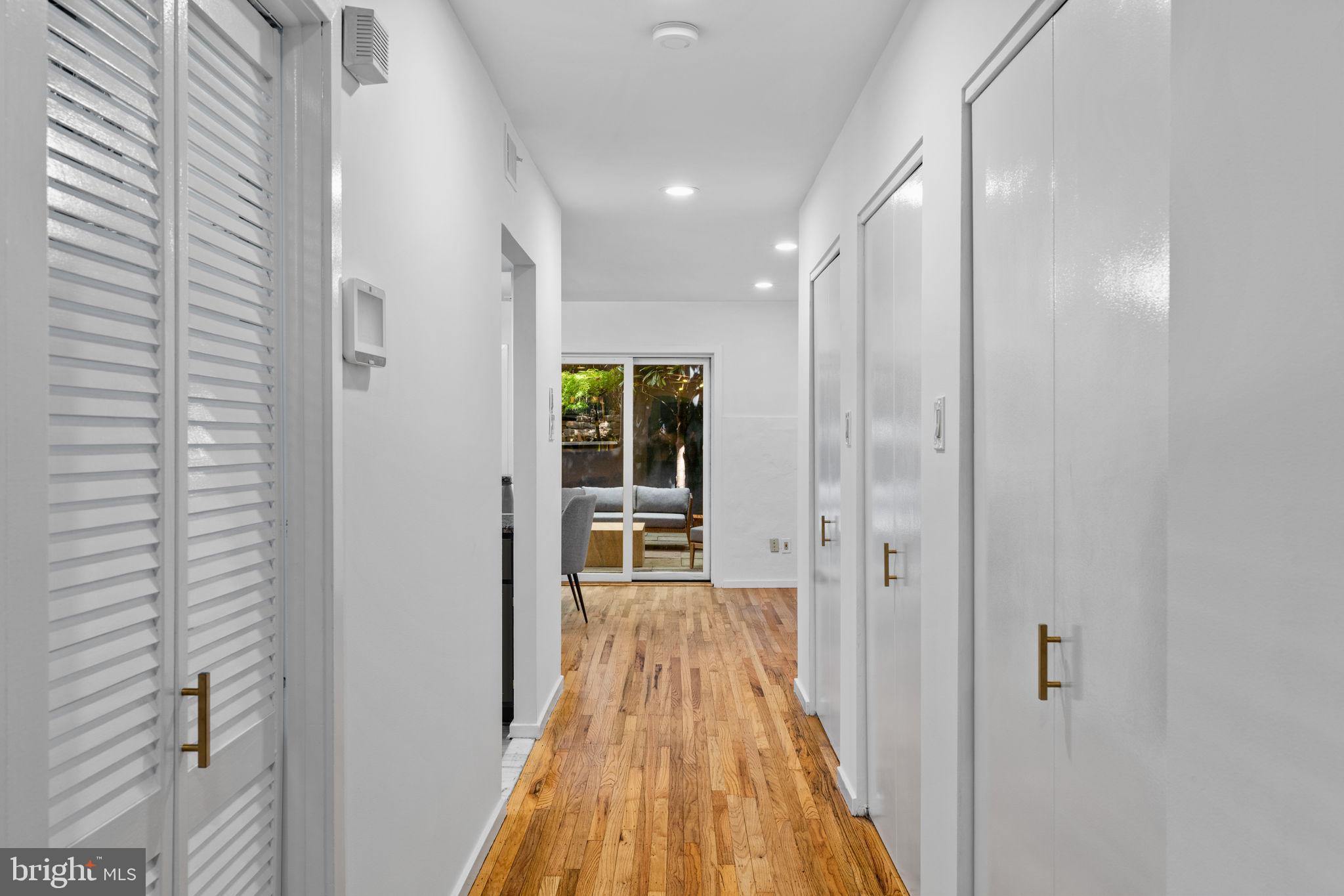 QUEEN VILLAGE - Residential