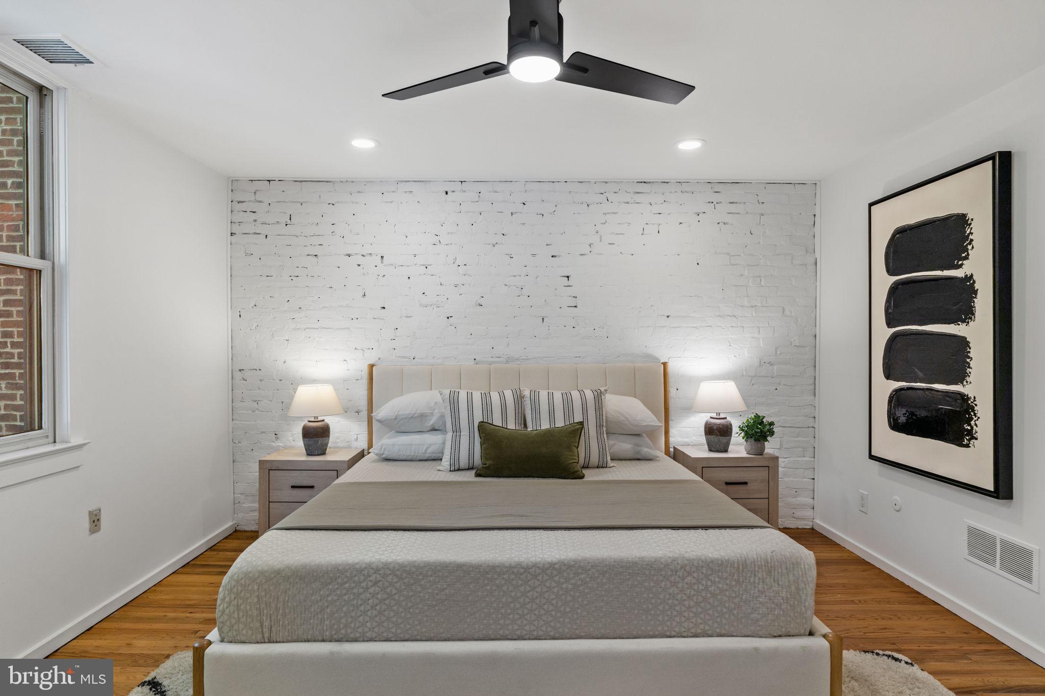 QUEEN VILLAGE - Residential