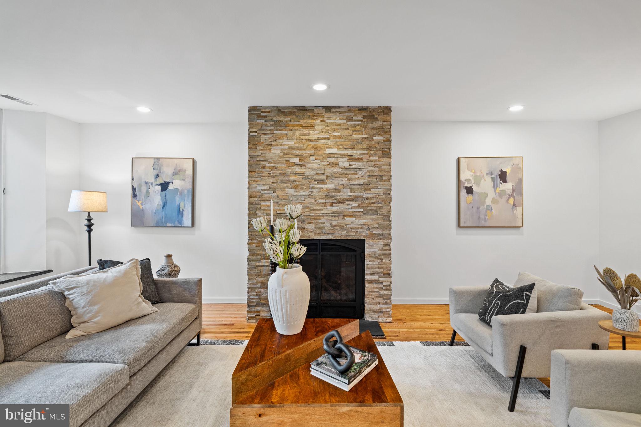 QUEEN VILLAGE - Residential