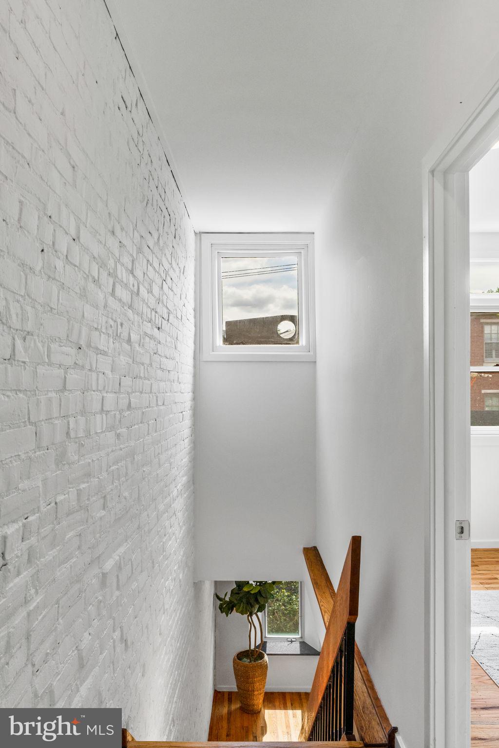 QUEEN VILLAGE - Residential