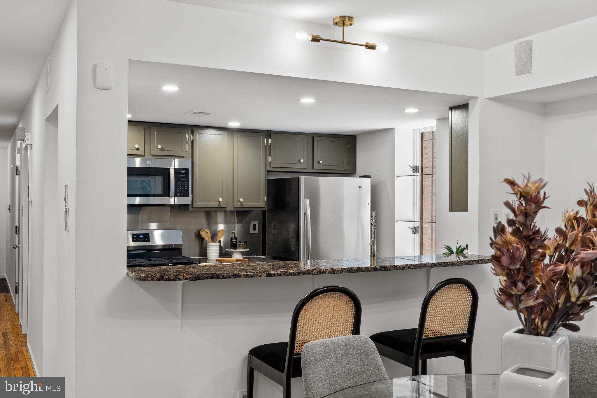 QUEEN VILLAGE - Residential