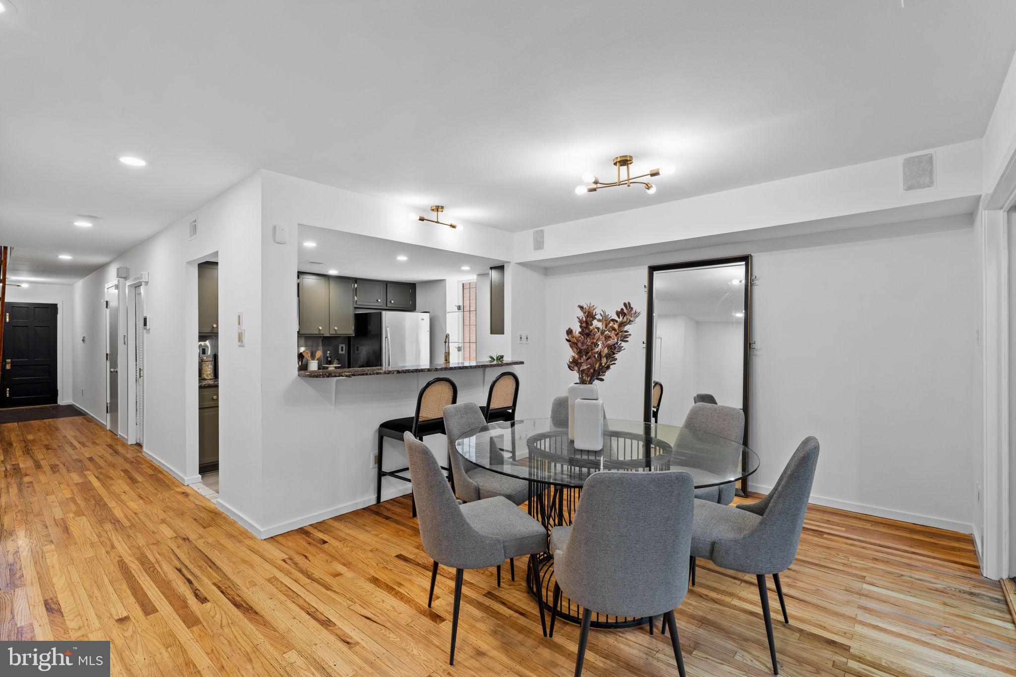 QUEEN VILLAGE - Residential