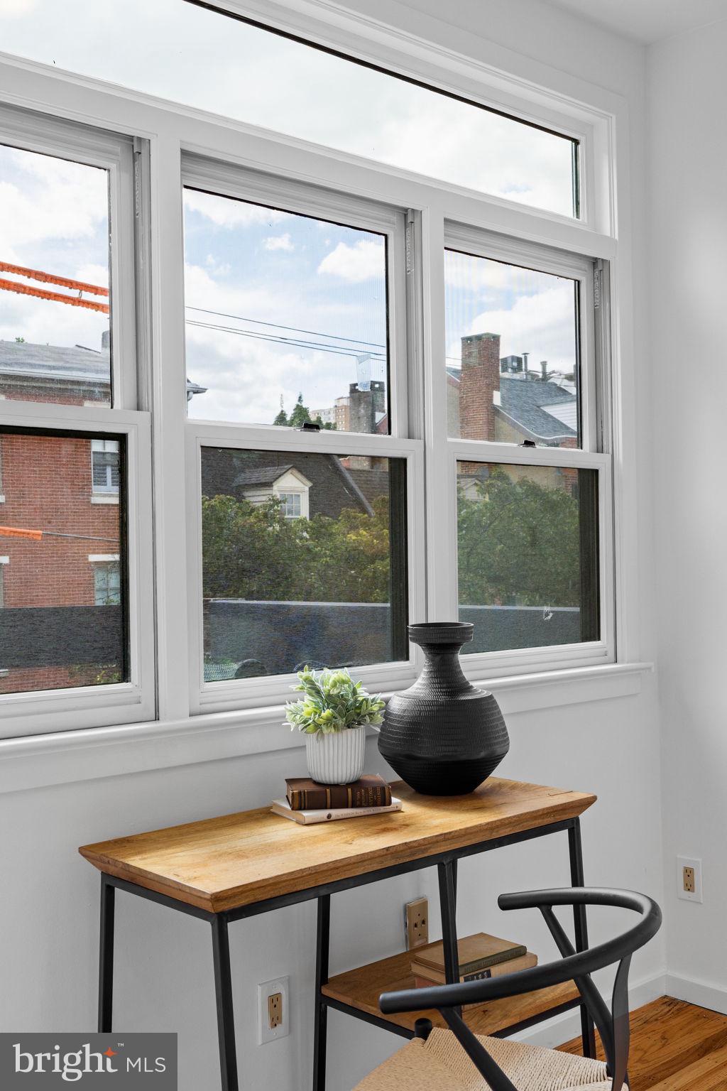 QUEEN VILLAGE - Residential