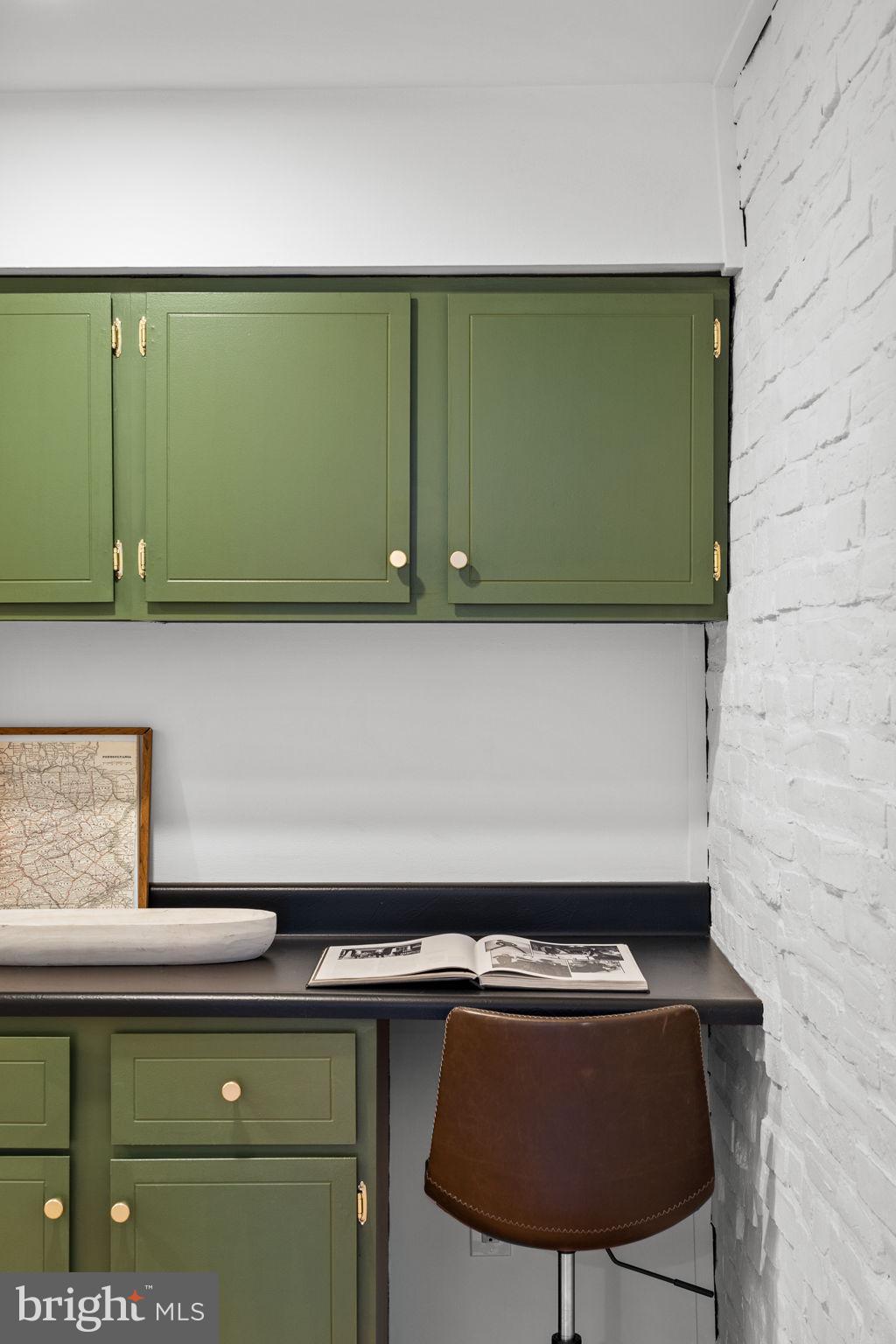 QUEEN VILLAGE - Residential