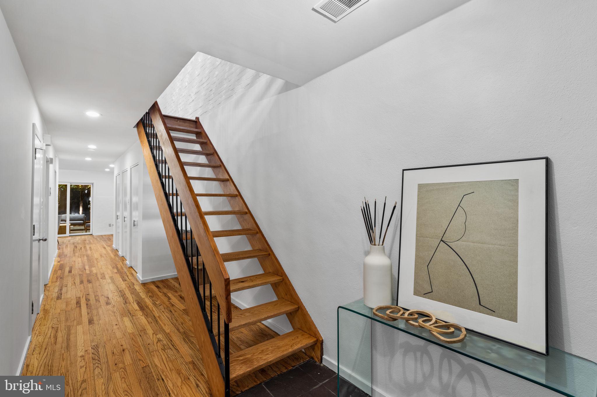 QUEEN VILLAGE - Residential