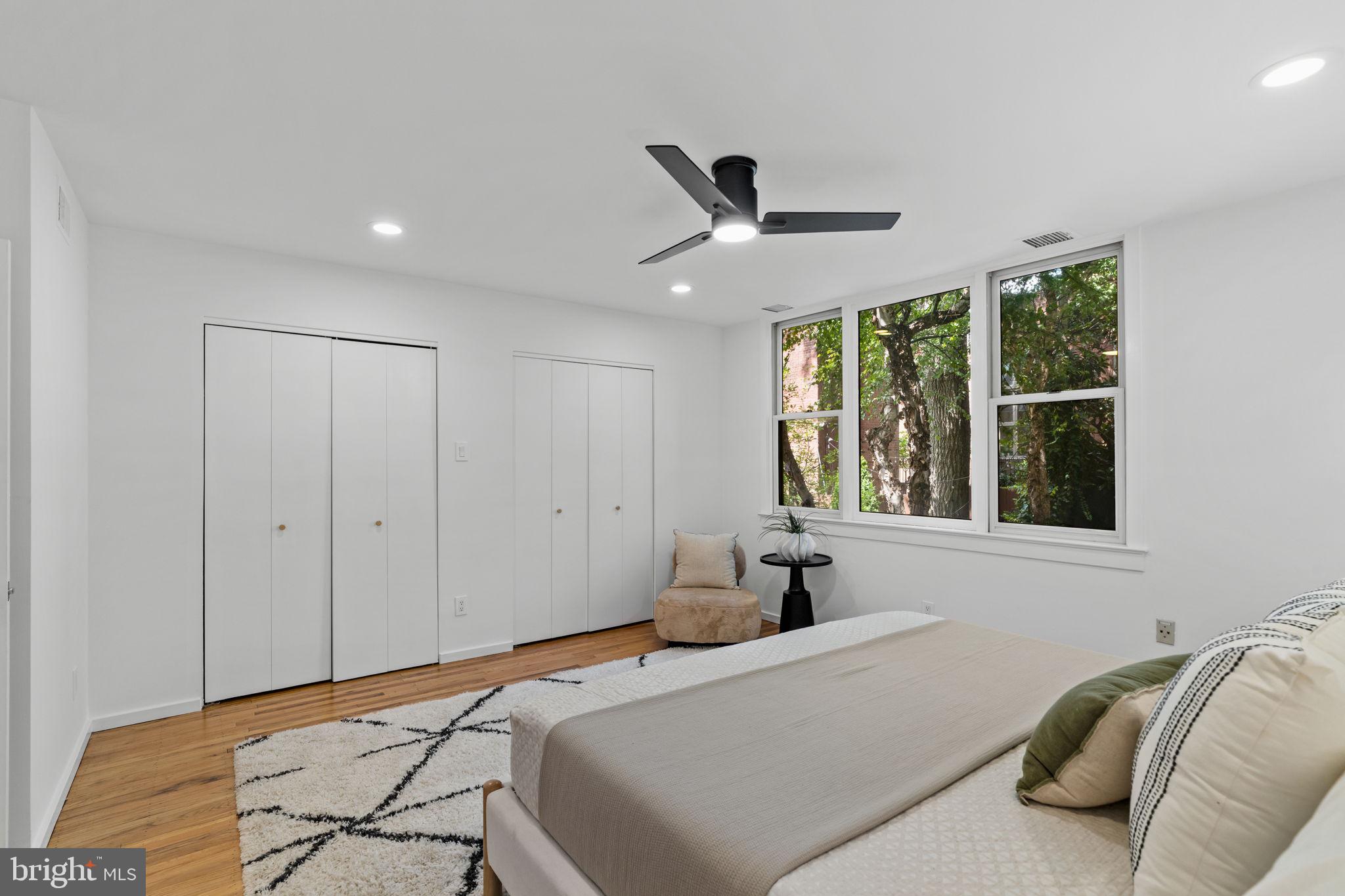 QUEEN VILLAGE - Residential