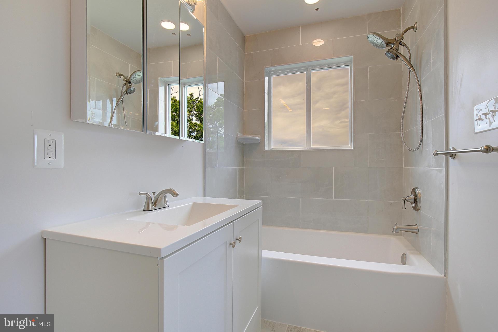 816 BARNABY STREET SE