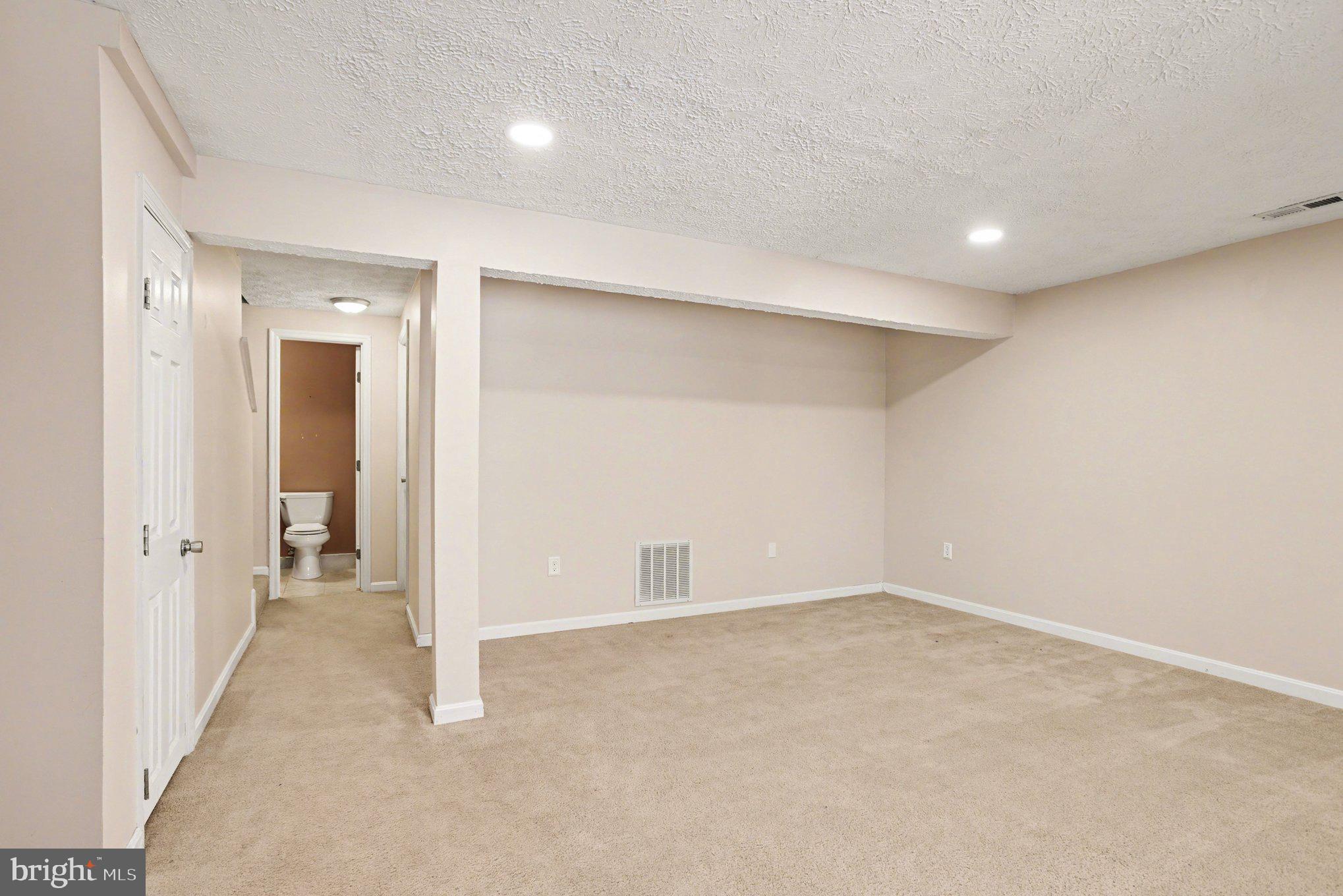 CONSTANT FRIENDSHIP - Residential