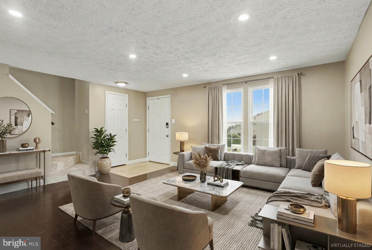 CONSTANT FRIENDSHIP - Residential