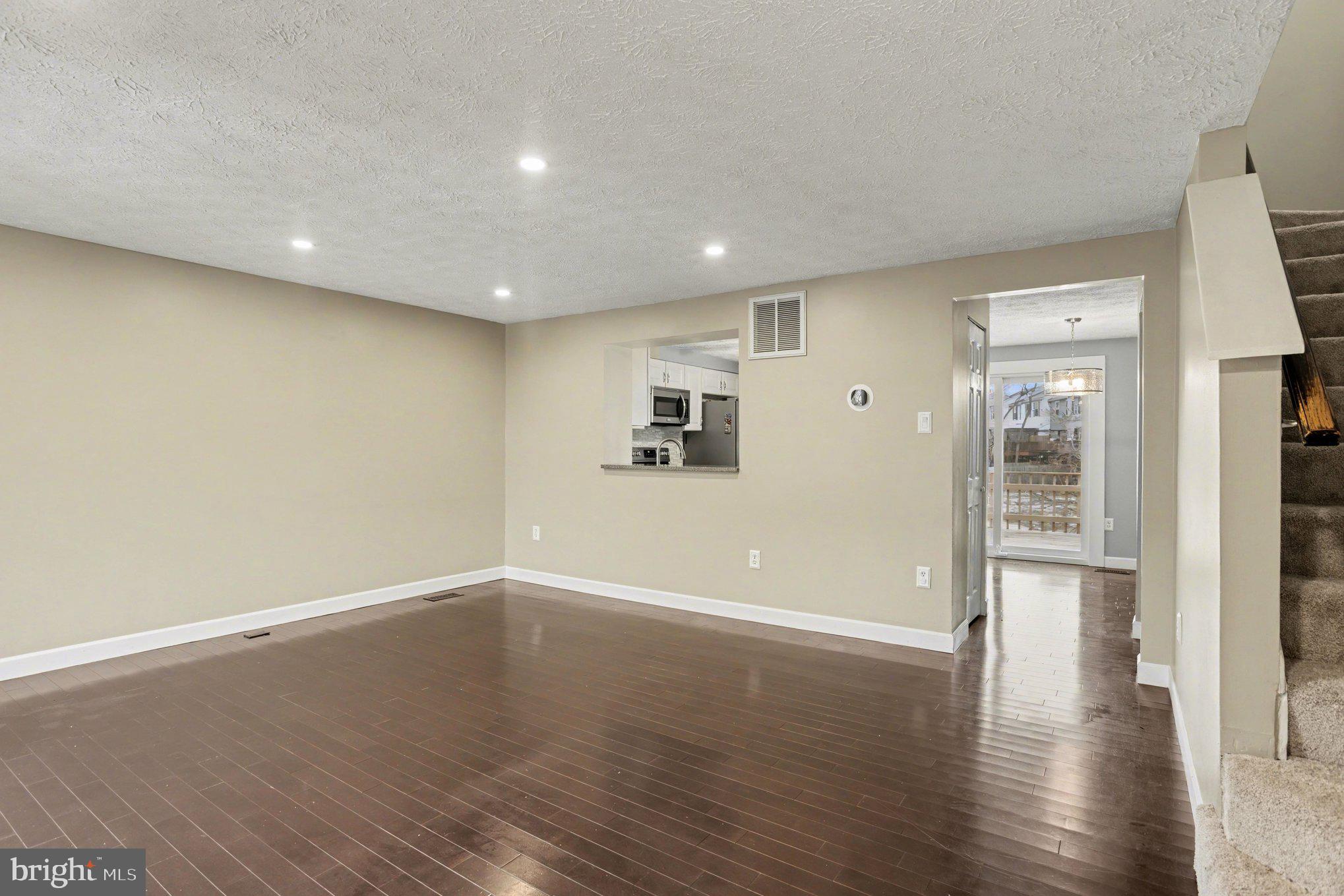 236 LODGECLIFF COURT