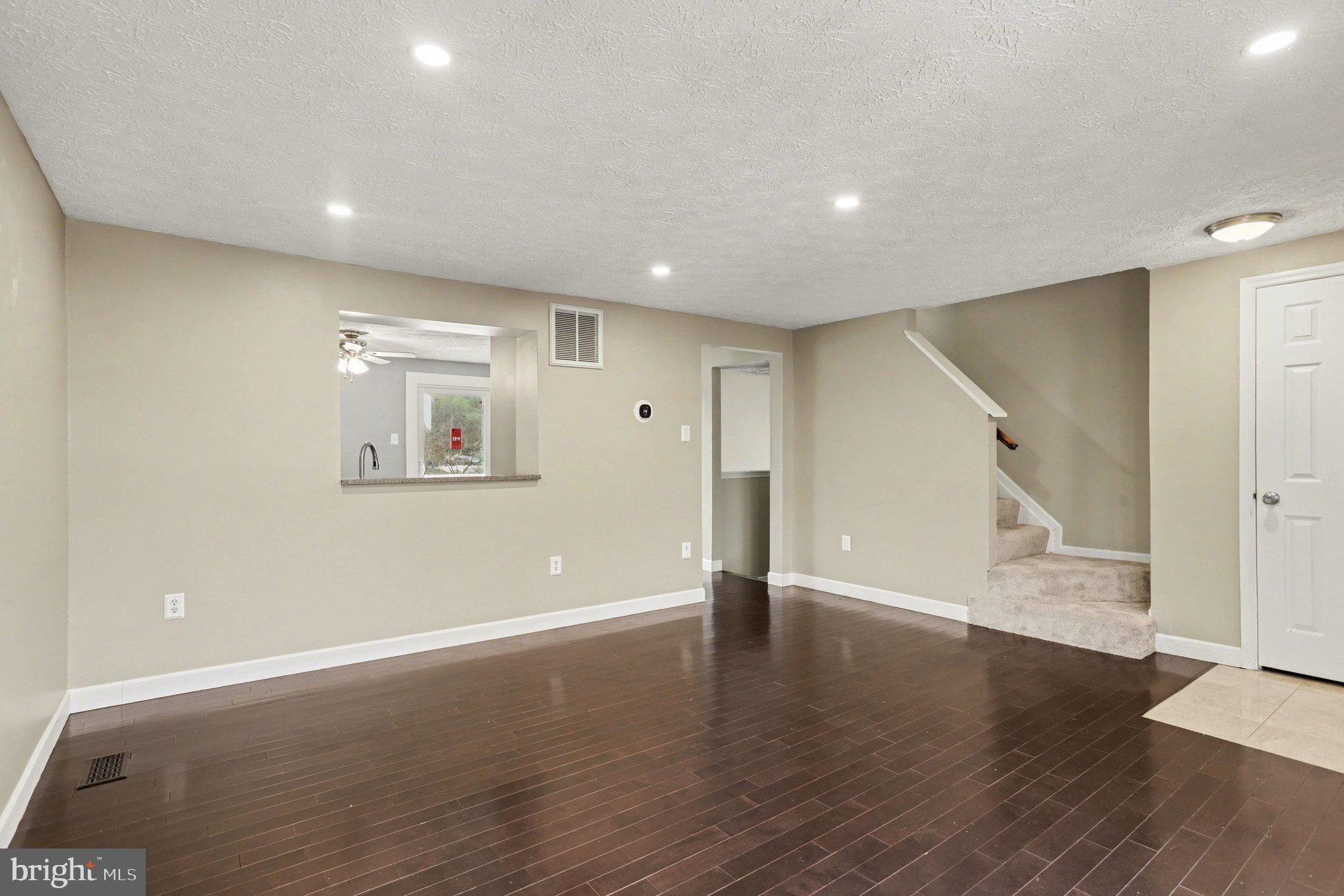 236 LODGECLIFF COURT