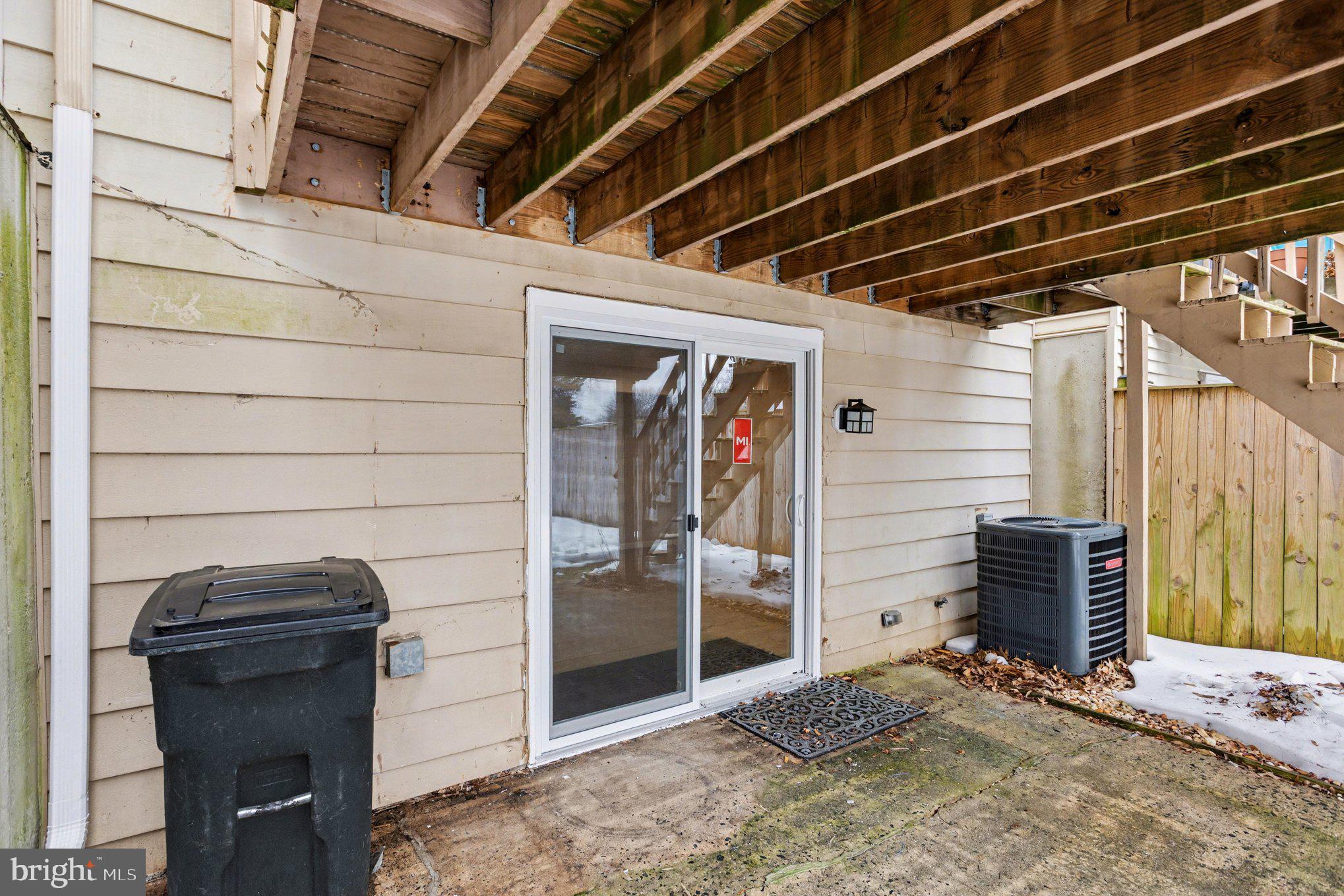 CONSTANT FRIENDSHIP - Residential