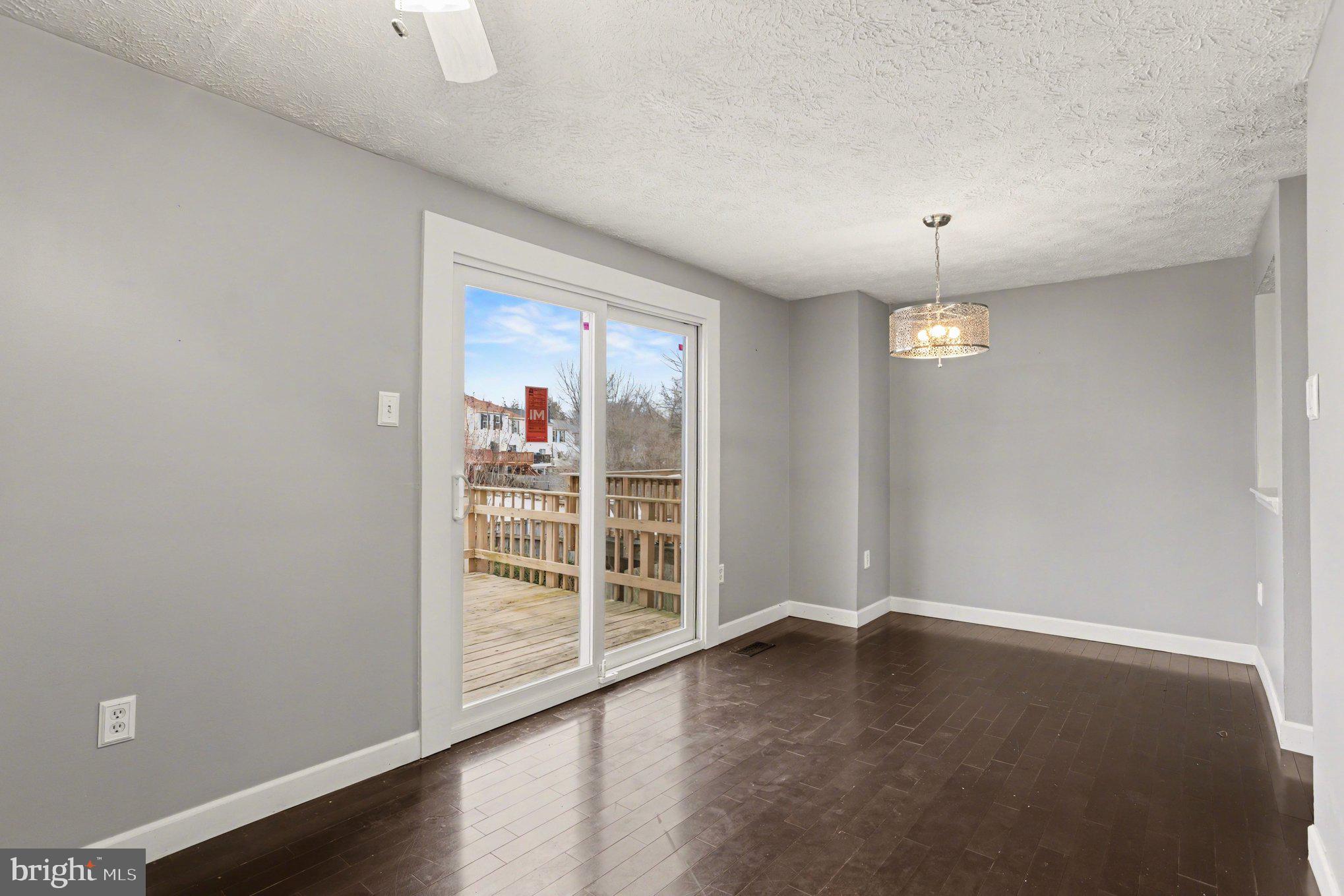 236 LODGECLIFF COURT