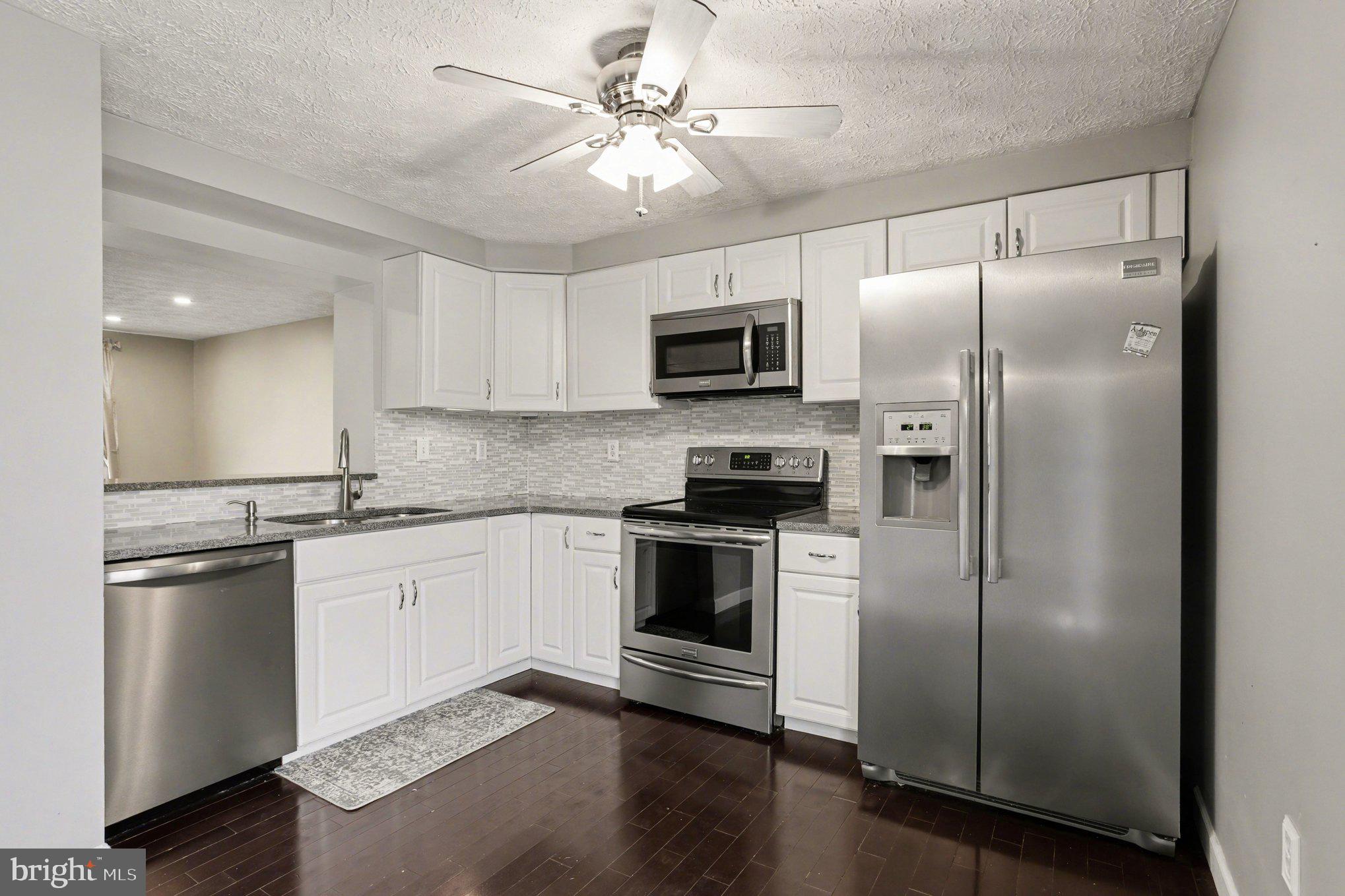 CONSTANT FRIENDSHIP - Residential