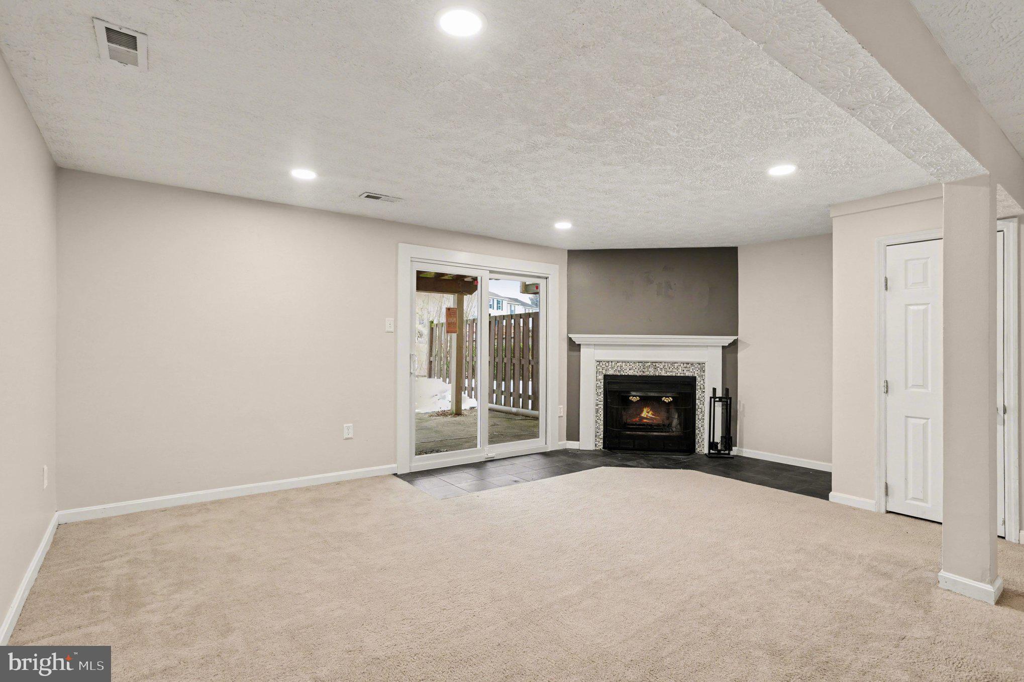 CONSTANT FRIENDSHIP - Residential