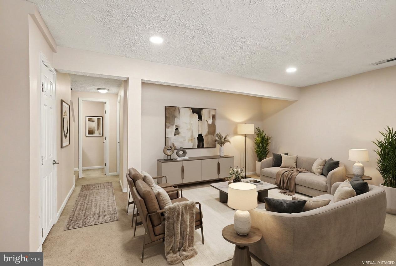 CONSTANT FRIENDSHIP - Residential