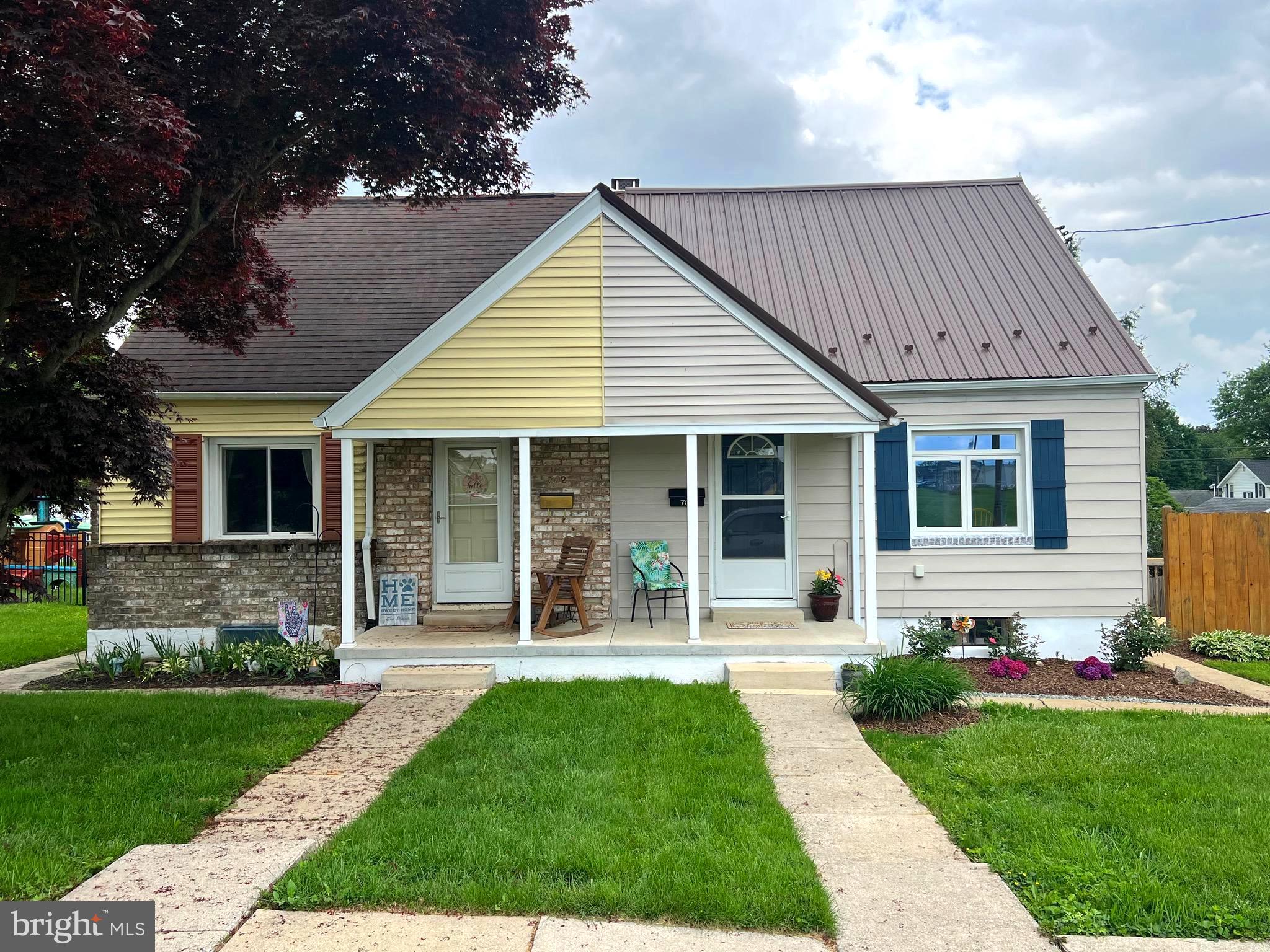 704 W MAPLE STREET