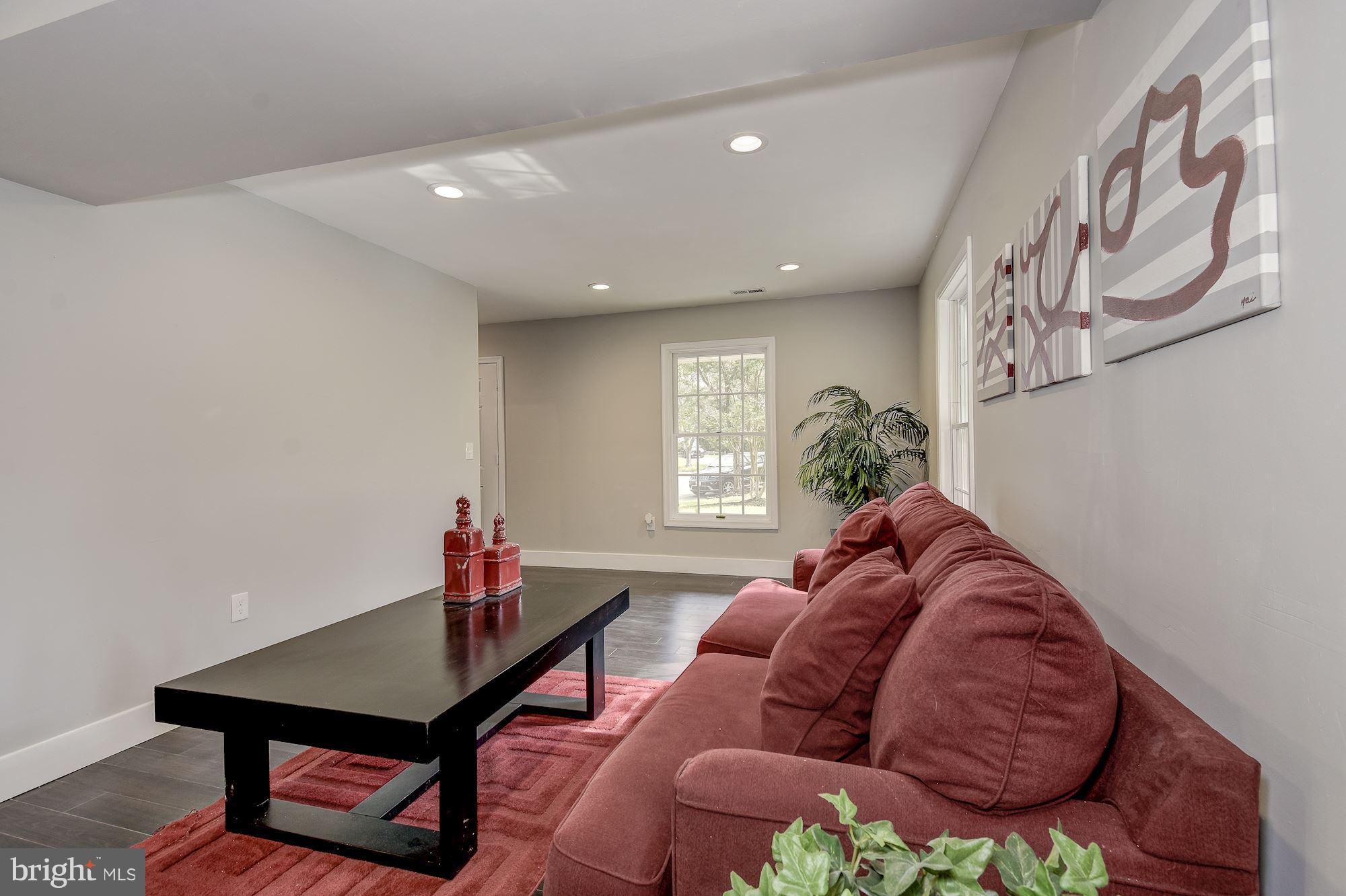 ST CHARLES SUB - HAMPSHIRE - Residential