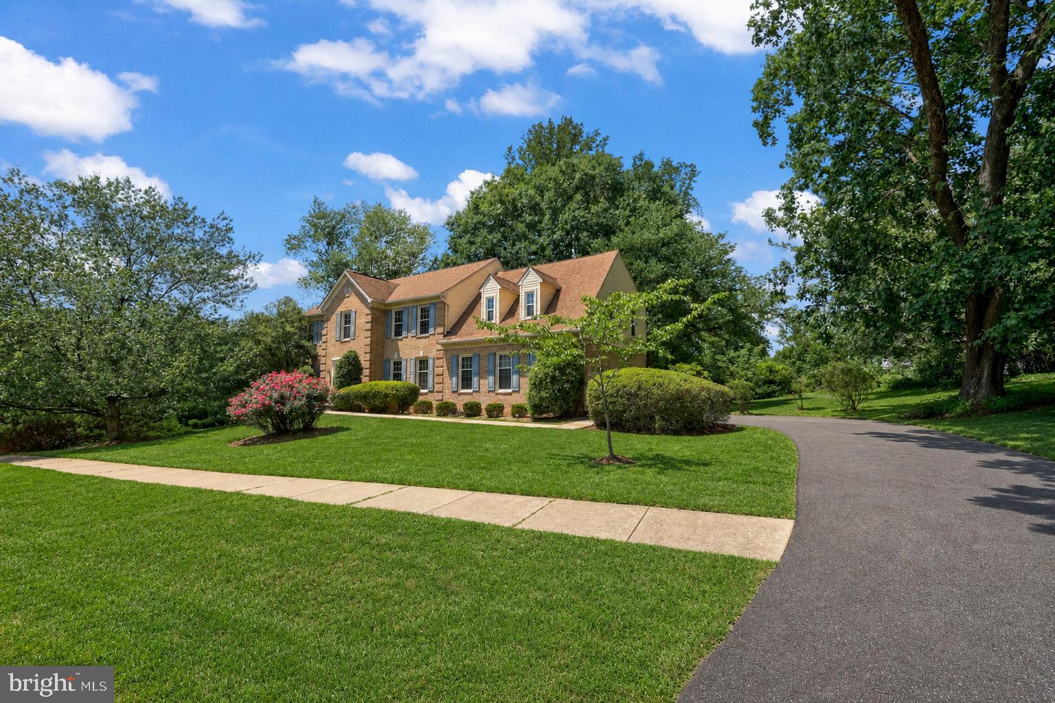 5926 FAIRVIEW WOODS DRIVE