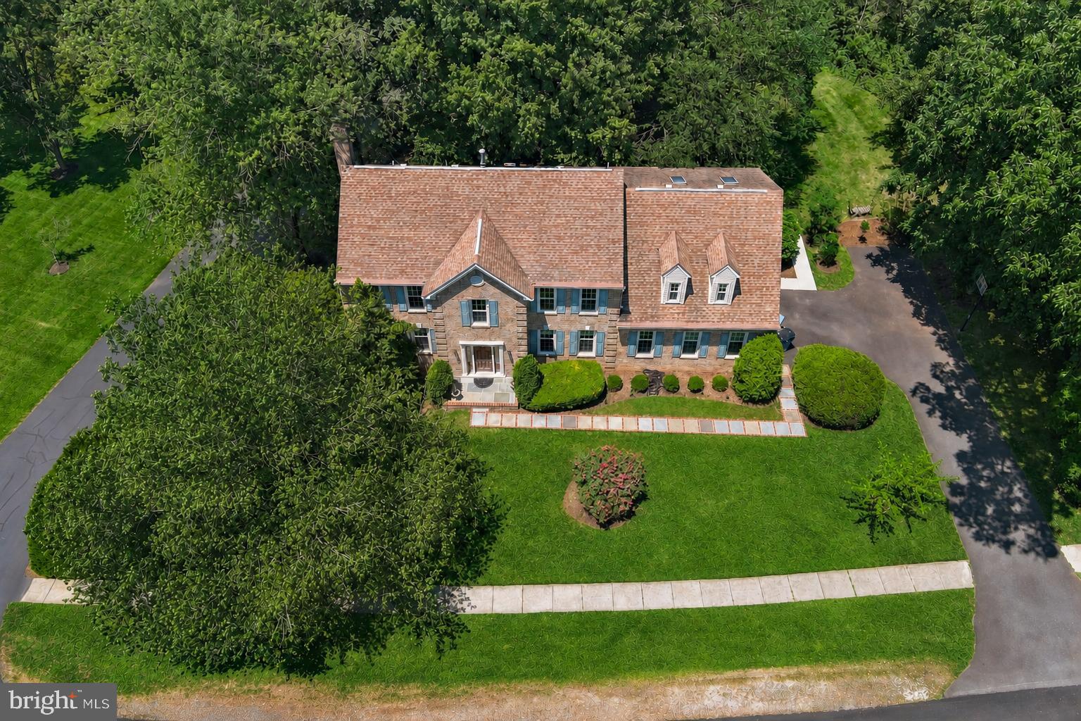 5926 FAIRVIEW WOODS DRIVE