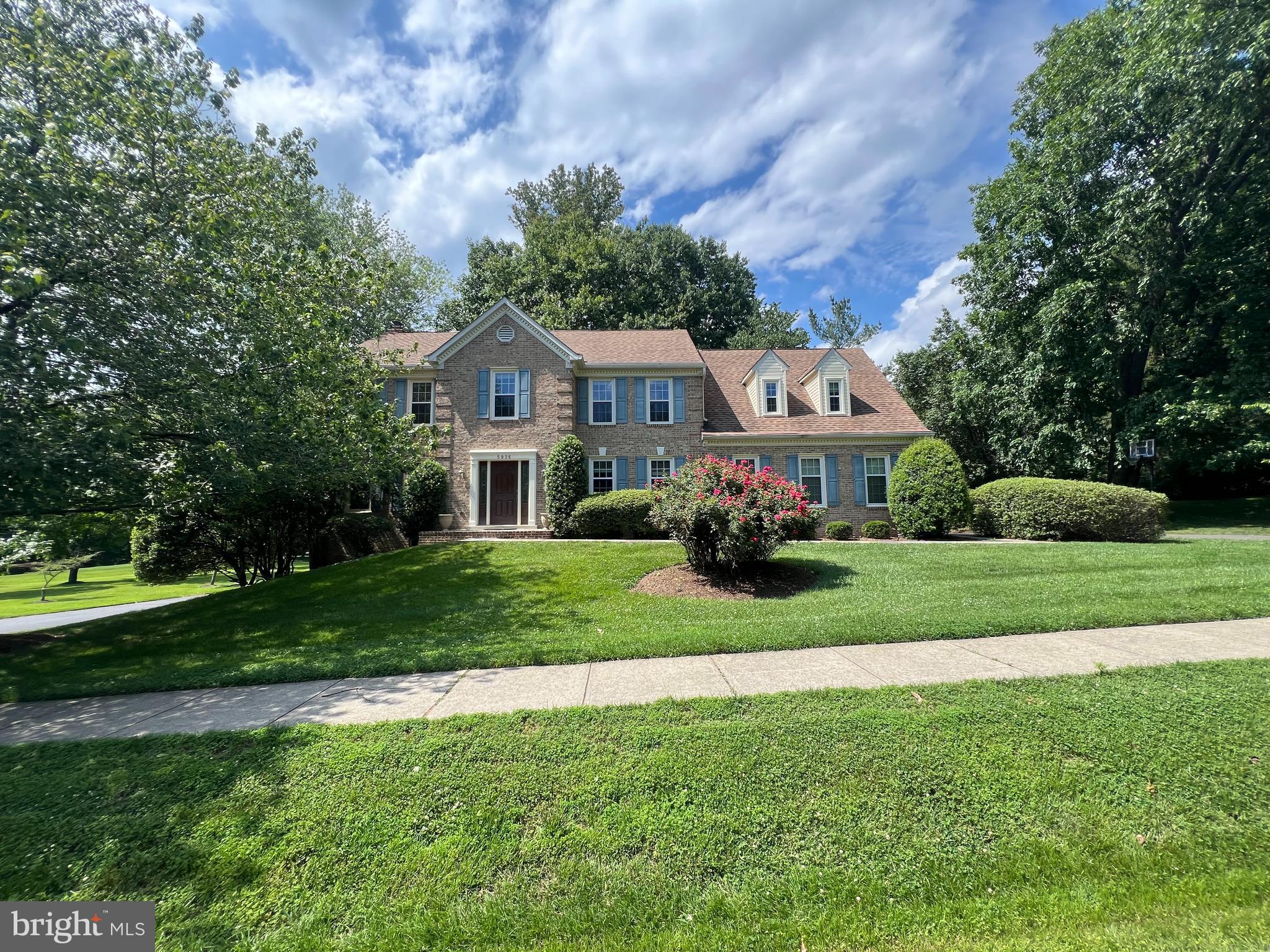 5926 FAIRVIEW WOODS DRIVE