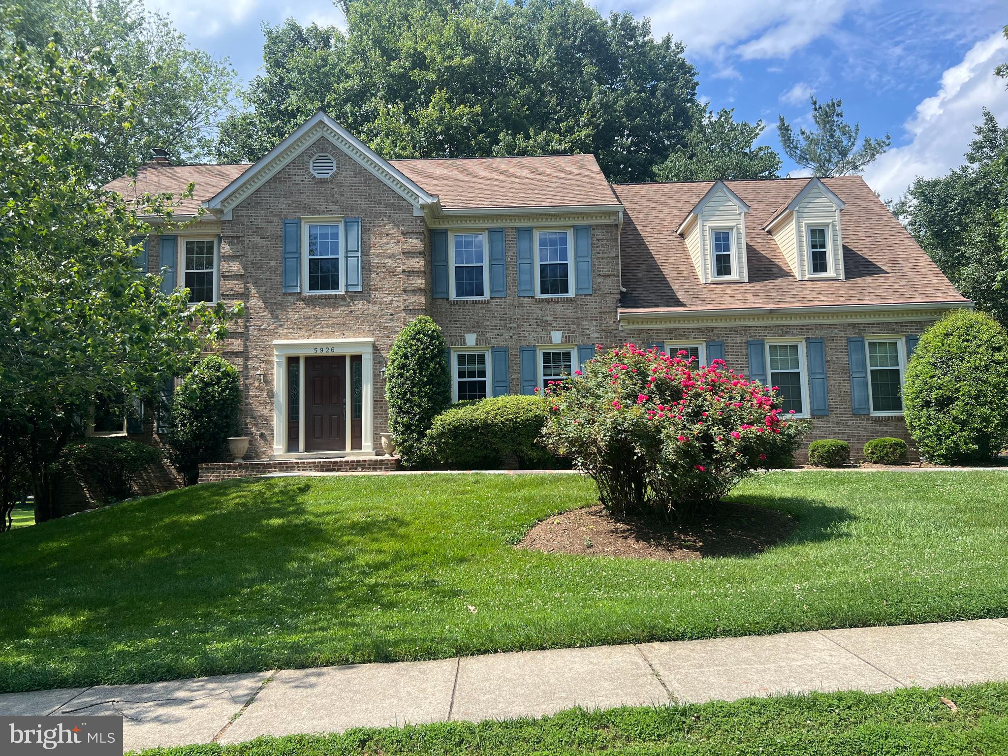 5926 FAIRVIEW WOODS DRIVE