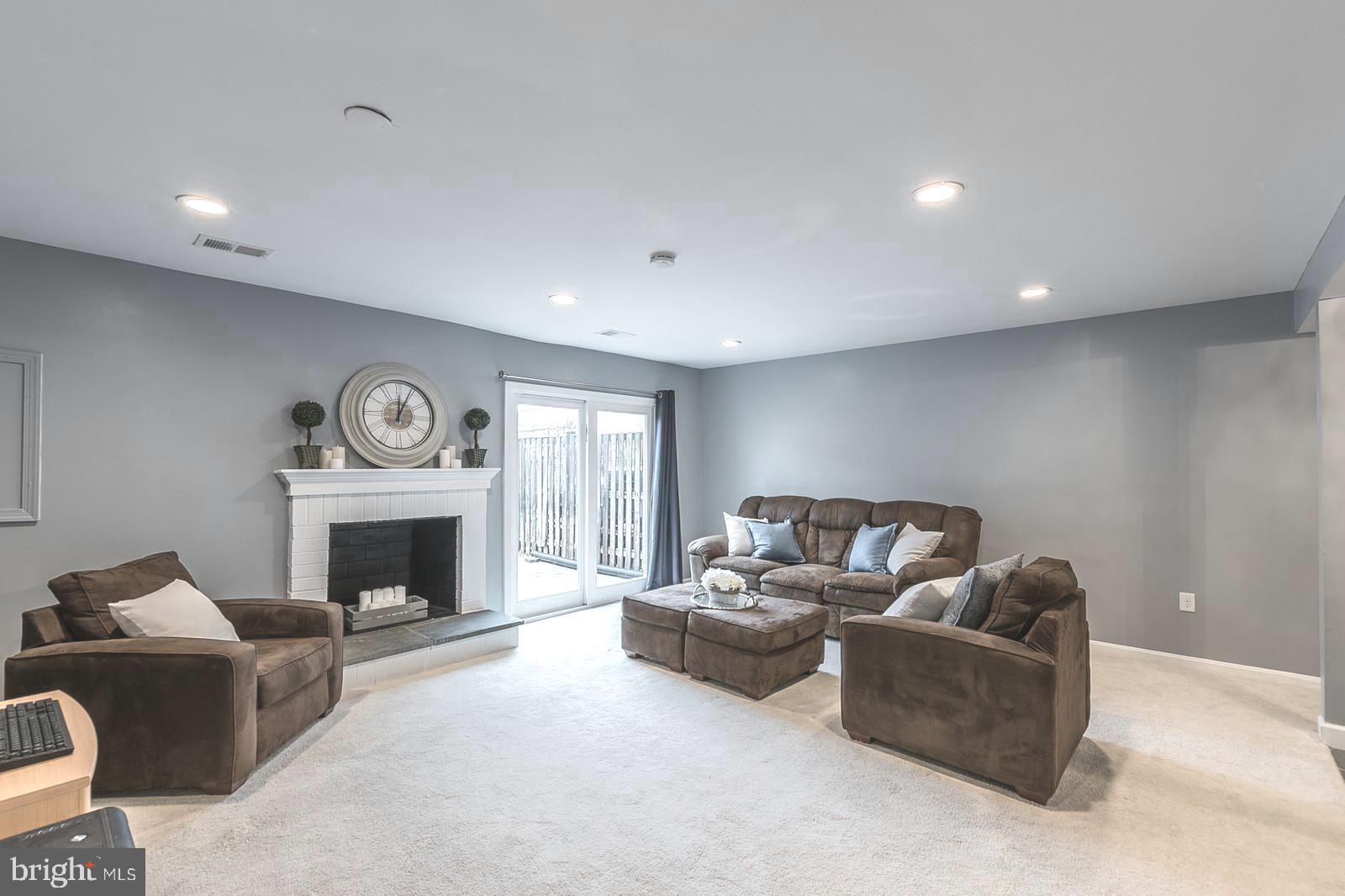 LAKEPOINTE - Residential