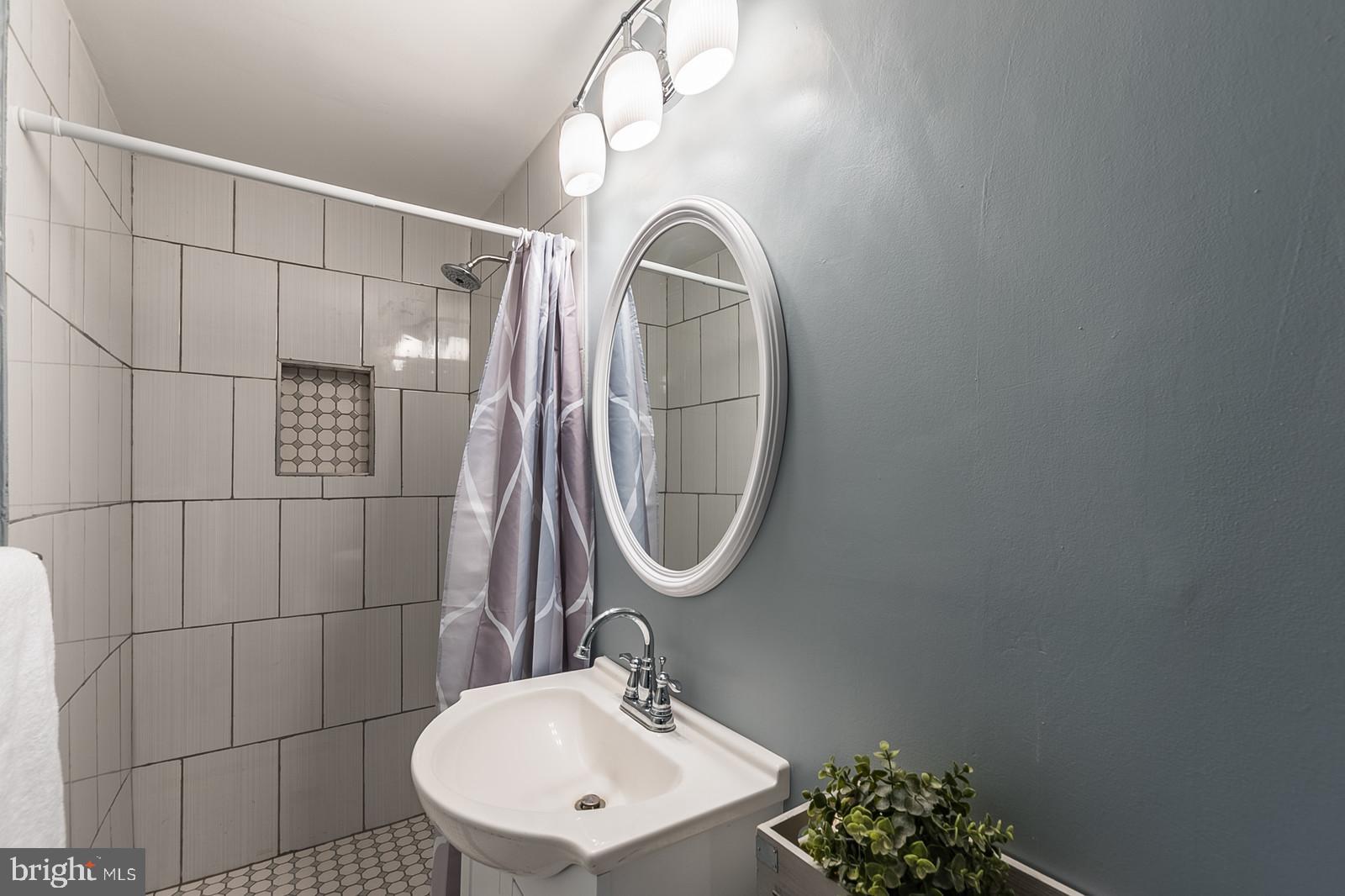 LAKEPOINTE - Residential