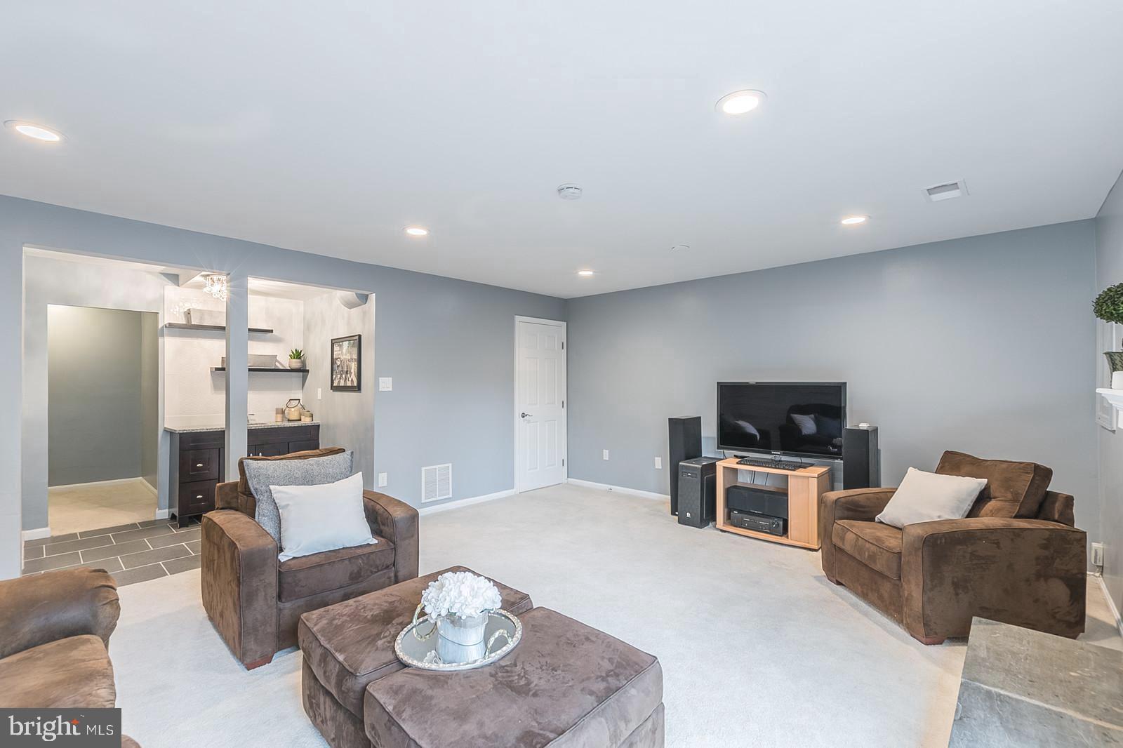 LAKEPOINTE - Residential