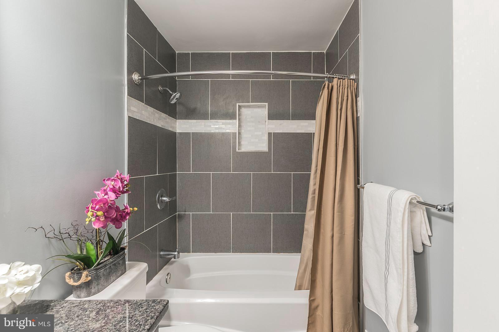 LAKEPOINTE - Residential