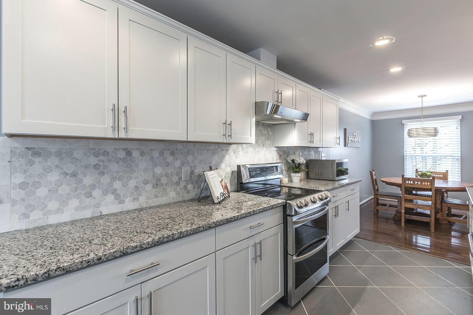 LAKEPOINTE - Residential