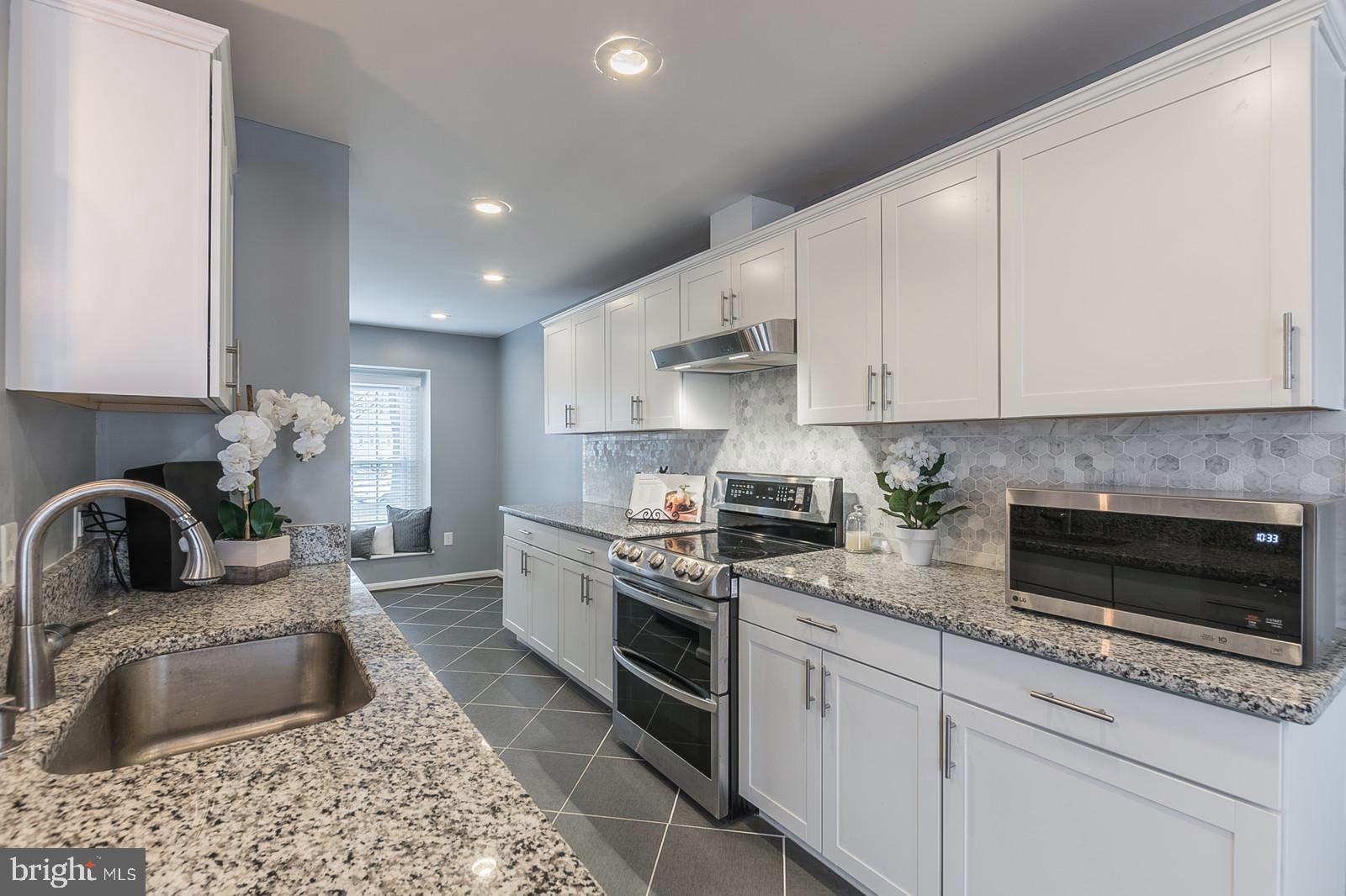 LAKEPOINTE - Residential