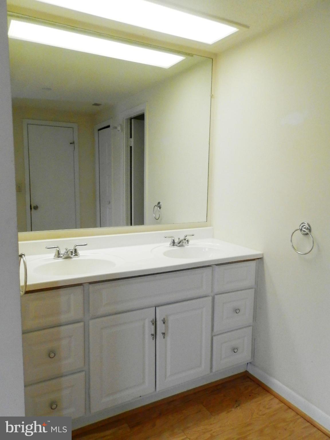 SKYLINE SQUARE CONDO - Residential