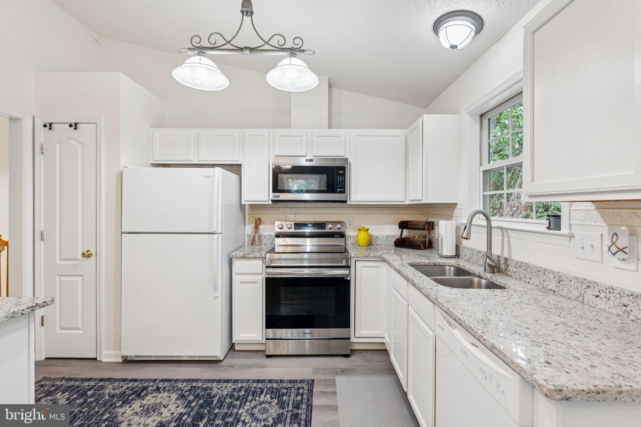 PRESIDENTIAL LAKES - Residential