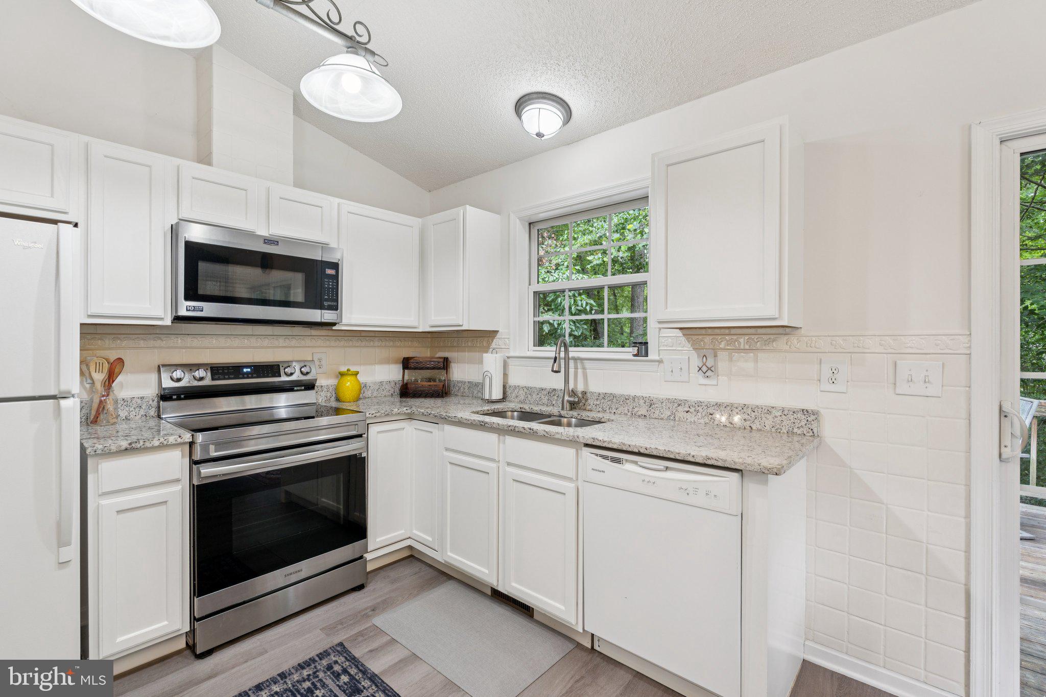 PRESIDENTIAL LAKES - Residential